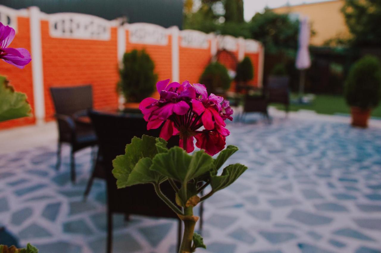 Hotel Lux Tbilisi Exterior photo